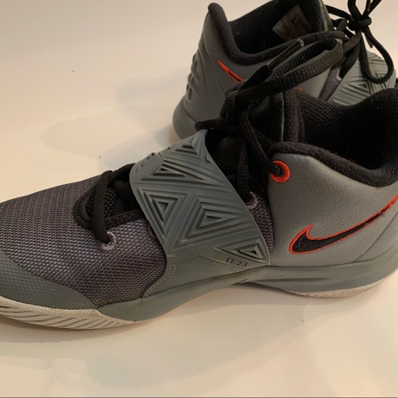 Nike Boys Flytrap Gray Basketball shoes-size 5 - Picture 7 of 16